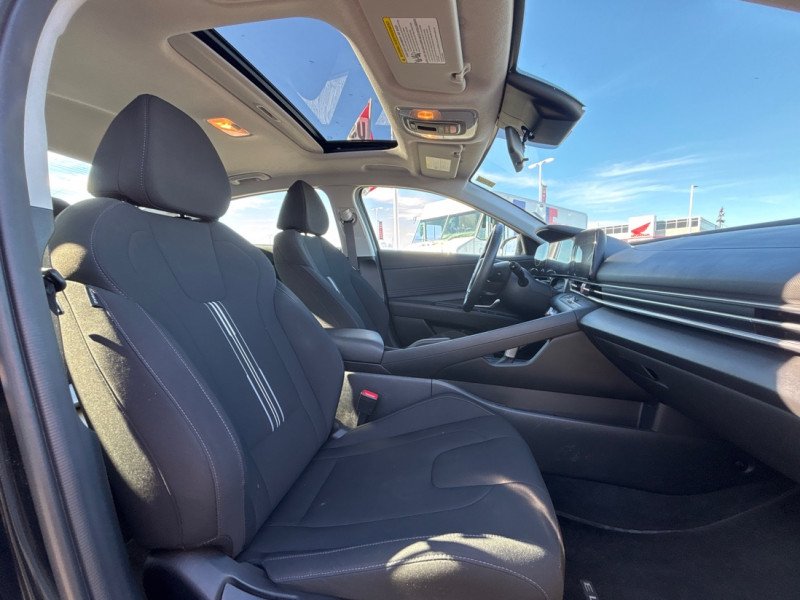 Hyundai Elantra Preferred IVT w/Tech Pkg 2024-10