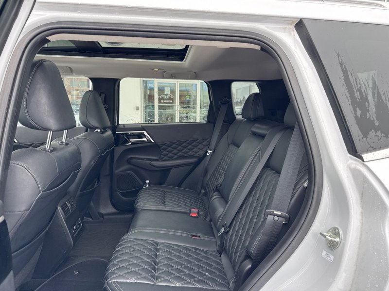 2024 Mitsubishi Outlander Plug-In Hybrid SEL S-AWC-11