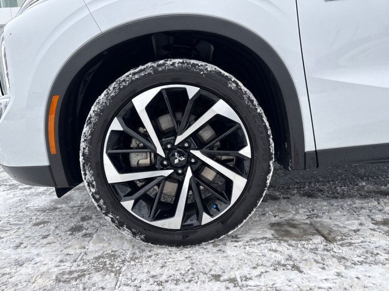 2024 Mitsubishi Outlander Plug-In Hybrid SEL S-AWC-15