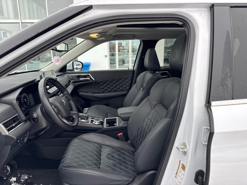 2024 Mitsubishi Outlander Plug-In Hybrid SEL S-AWC-13