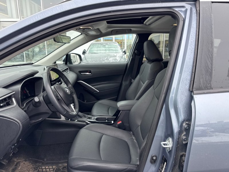 2024 Toyota Corolla Cross XLE AWD  - Navigation-12