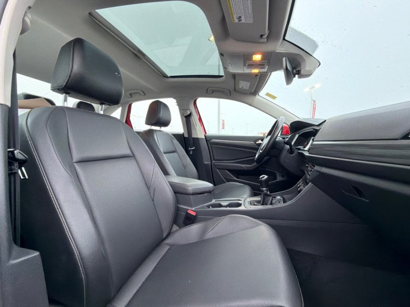 Volkswagen Jetta Highline Manual 2019-9