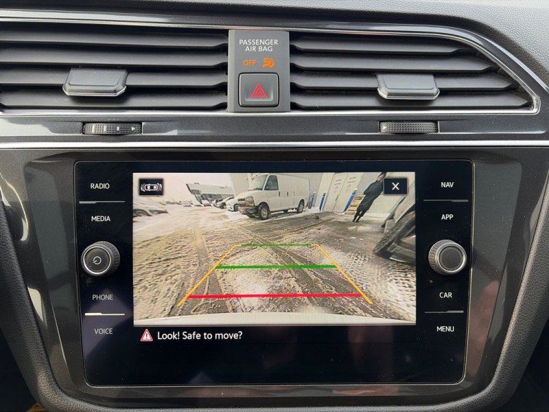 Volkswagen Tiguan Highline 4MOTION  - Sunroof 2021-19