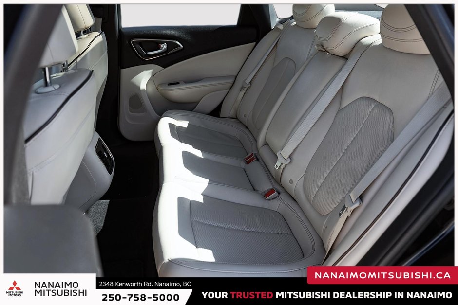 2015 Chrysler 200 C-11