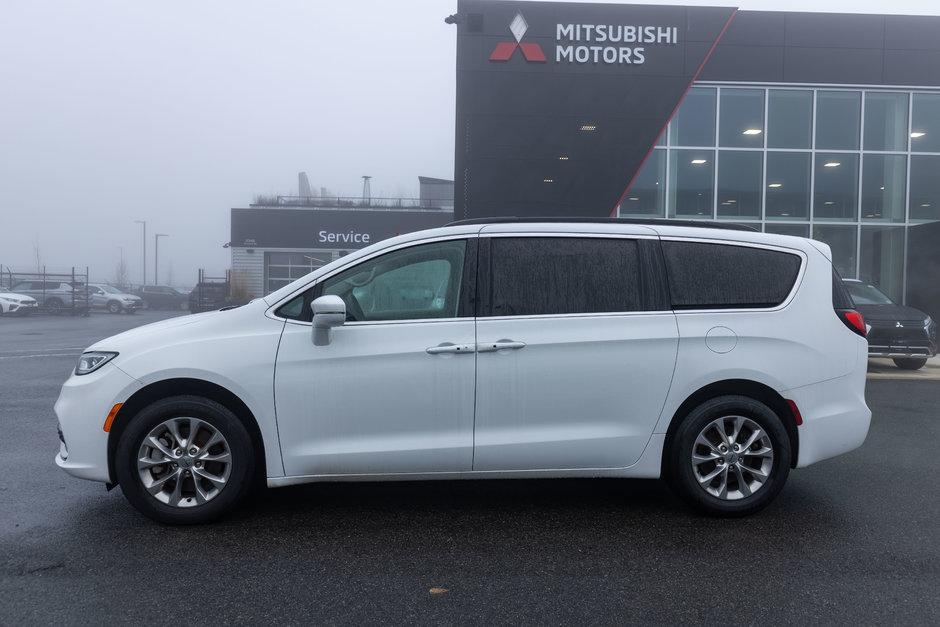 2022 Chrysler Pacifica Touring L-2