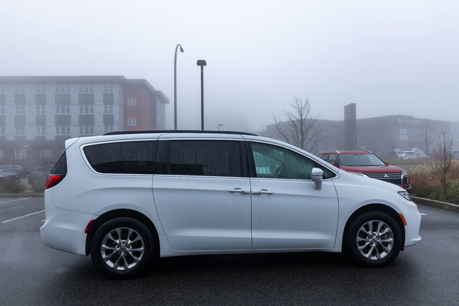 2022 Chrysler Pacifica Touring L-6