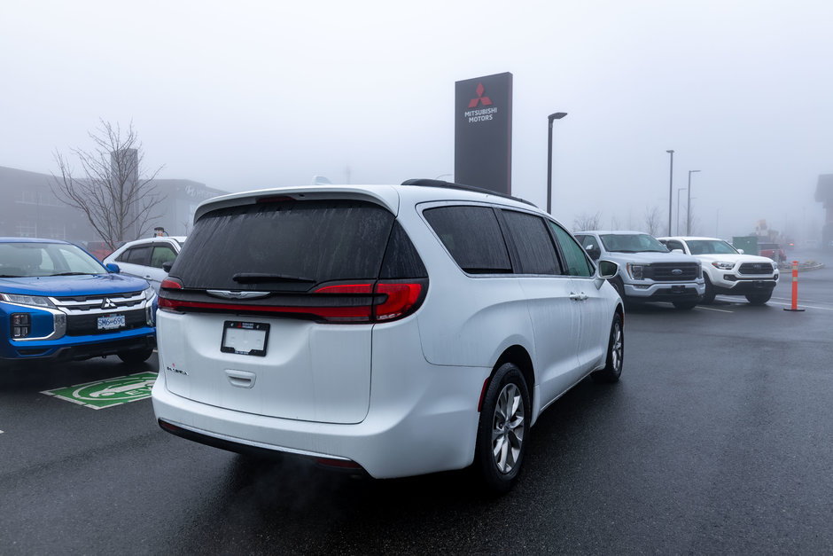 2022 Chrysler Pacifica Touring L-5