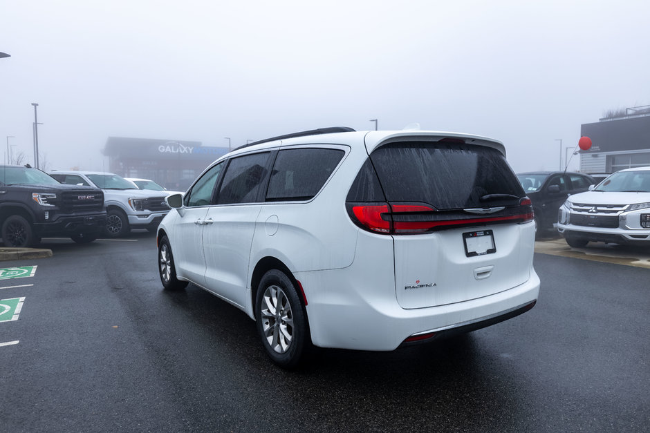 2022 Chrysler Pacifica Touring L-3