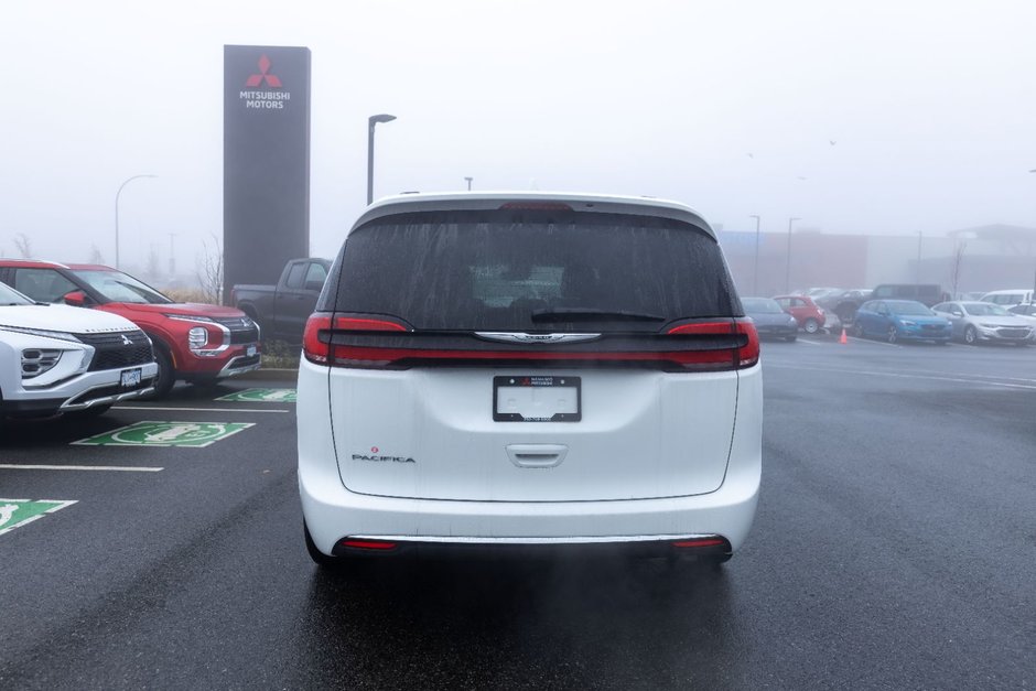 2022 Chrysler Pacifica Touring L-4