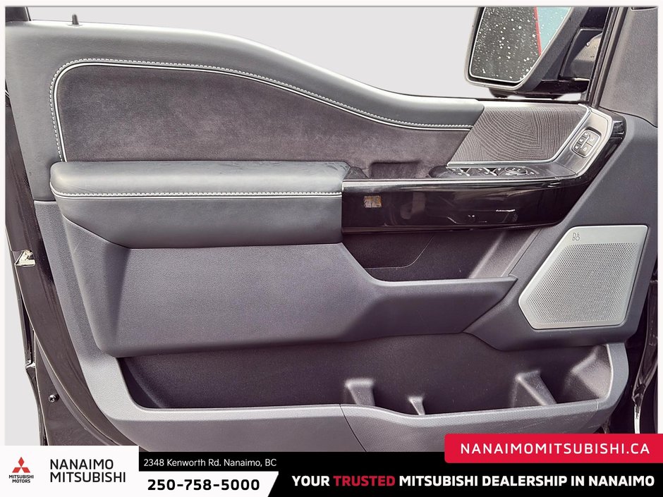 2023 Ford F-150 Lightning Platinum-13