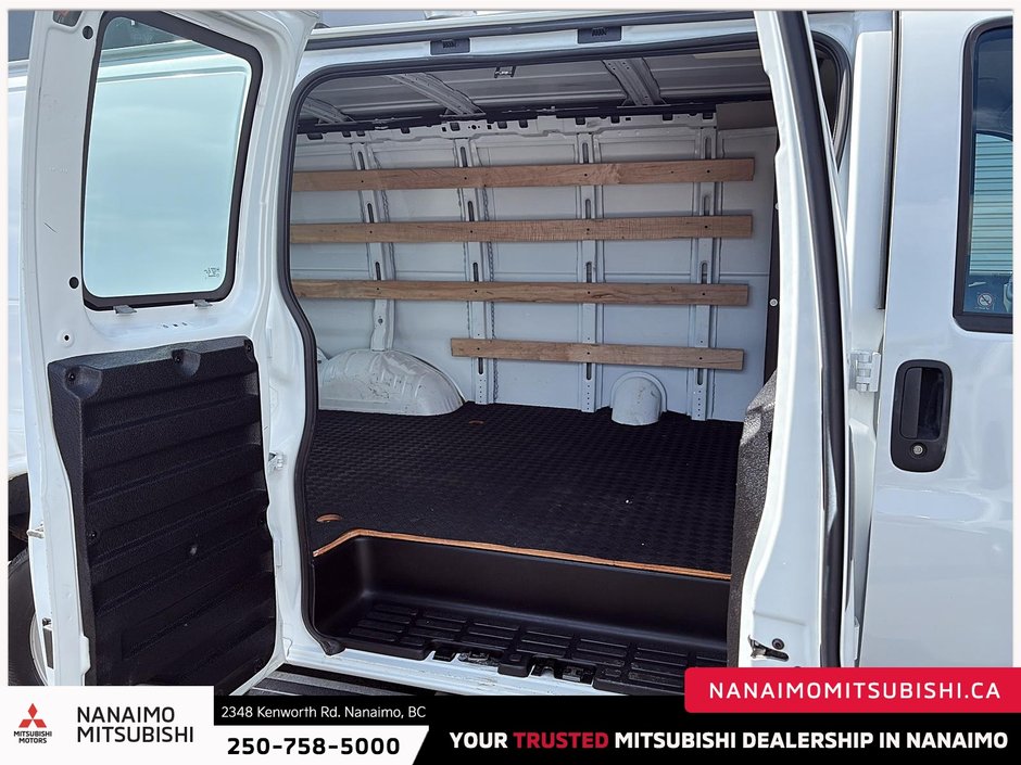 2023 GMC Savana 2500 Work Van-7
