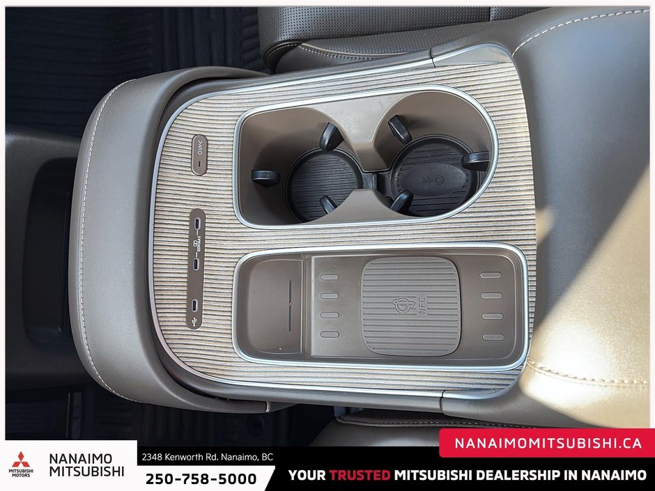 2026 Hyundai Palisade Hybrid Ultimate Calligraphy NHL Special Edition-17