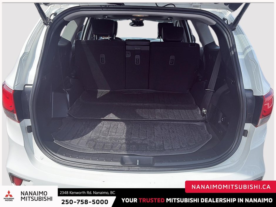 2017 Hyundai Santa Fe XL Limited-6