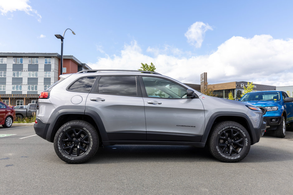 2017 Jeep Cherokee Trailhawk Leather Plus-6