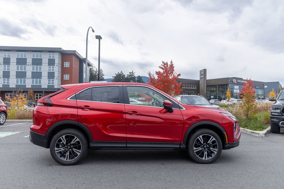 2023 Mitsubishi ECLIPSE CROSS ES-6