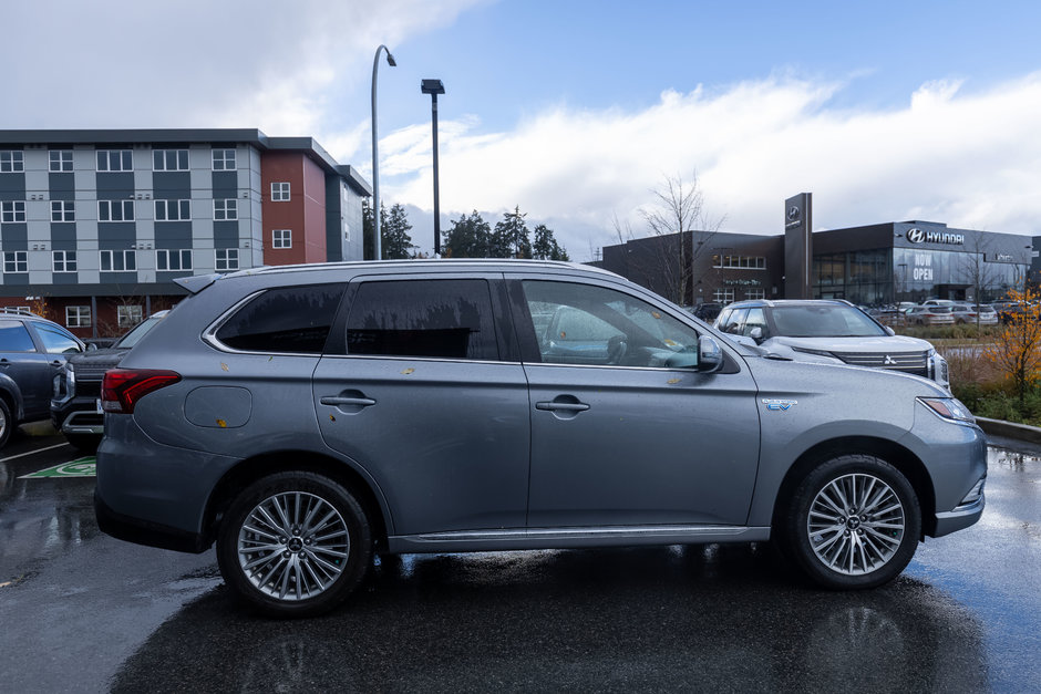 2020 Mitsubishi OUTLANDER PHEV LE-6