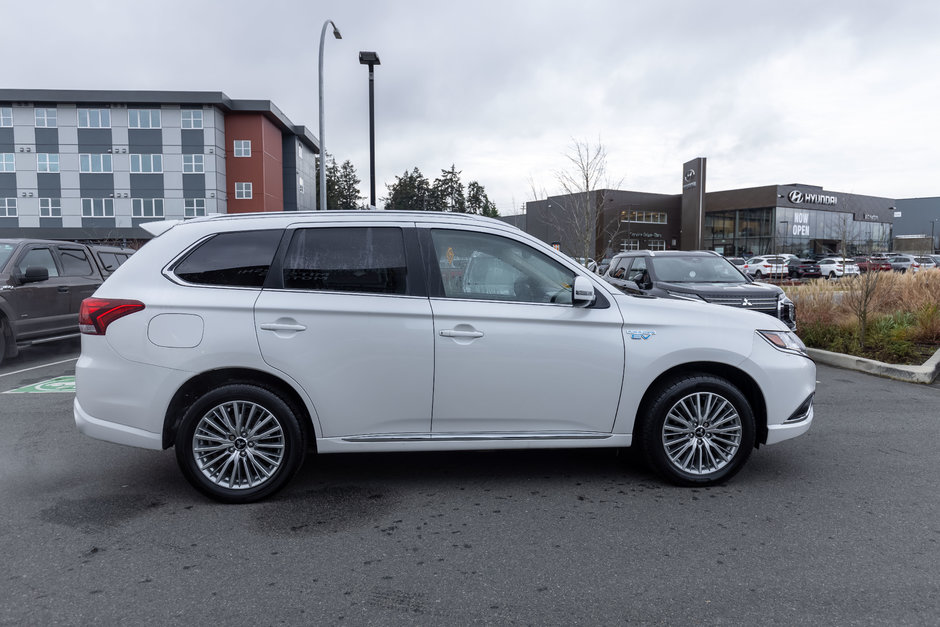 2020 Mitsubishi OUTLANDER PHEV LE-6