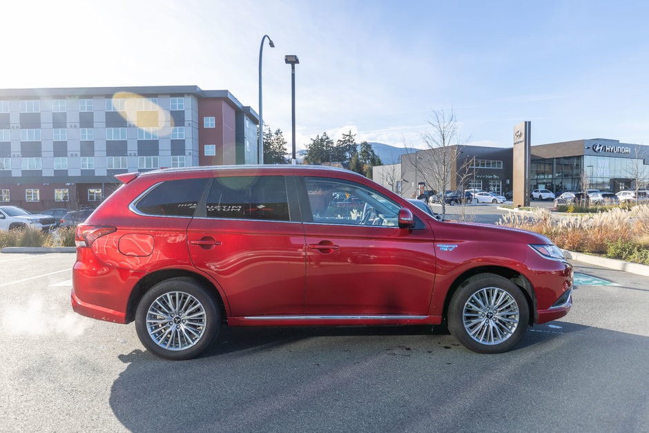 2022 Mitsubishi OUTLANDER PHEV LE-6