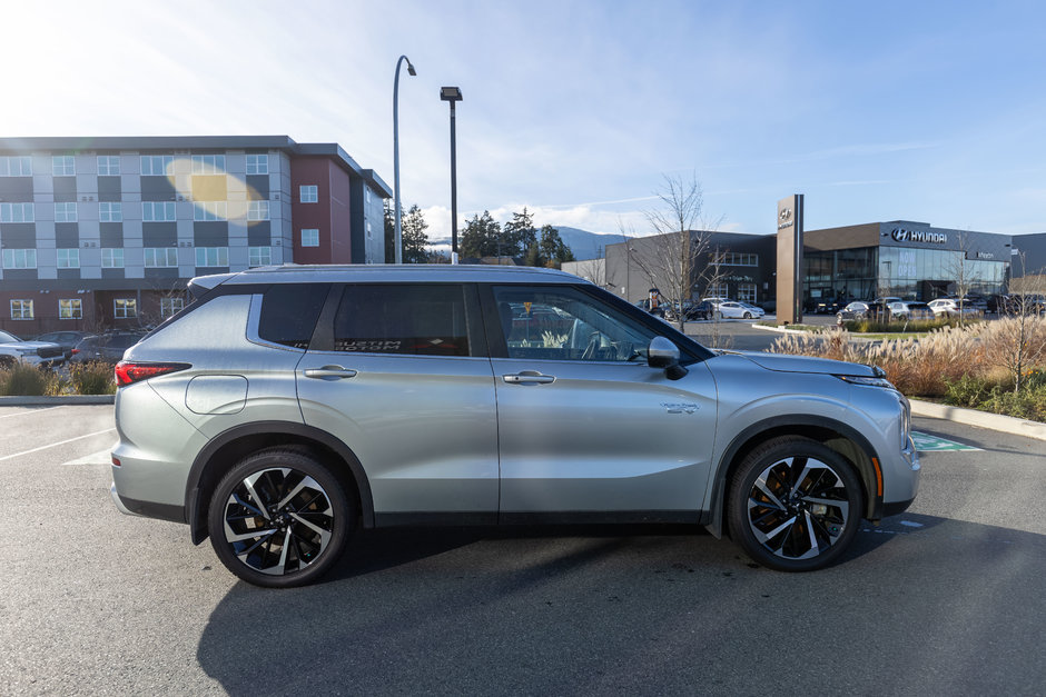 2023 Mitsubishi OUTLANDER PHEV SEL-6