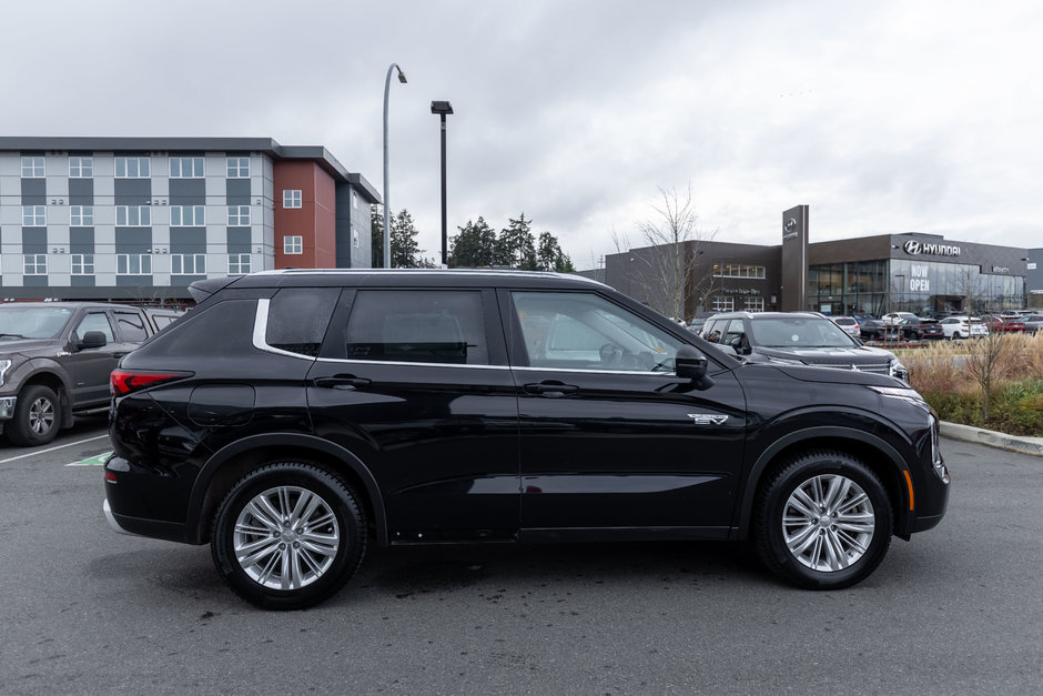 2023 Mitsubishi OUTLANDER PHEV LE-6