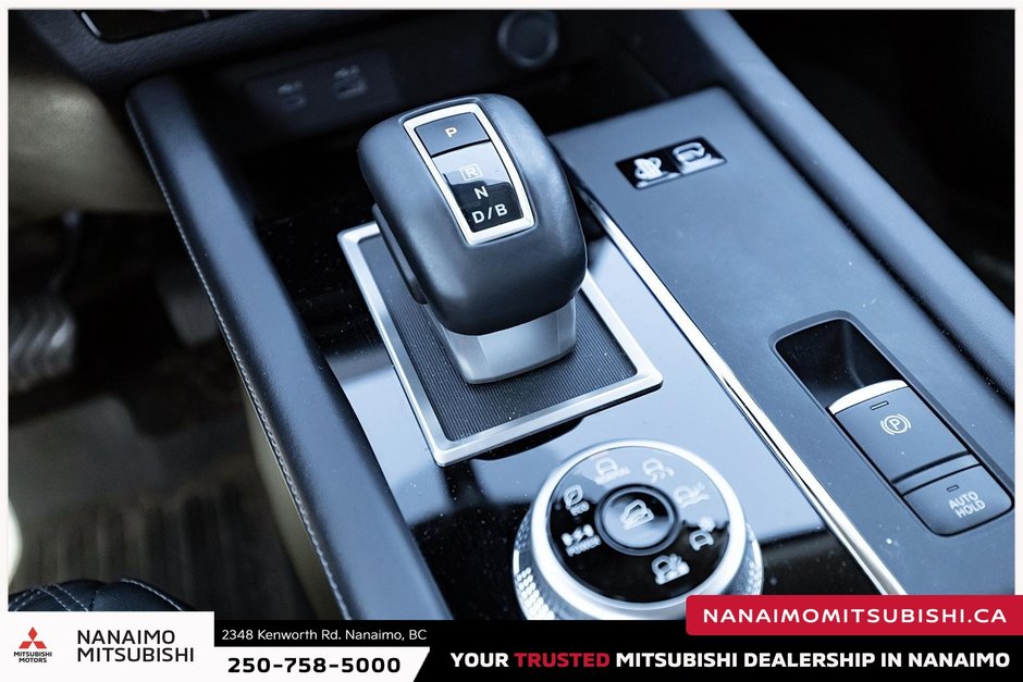 2023 Mitsubishi OUTLANDER PHEV SEL-13