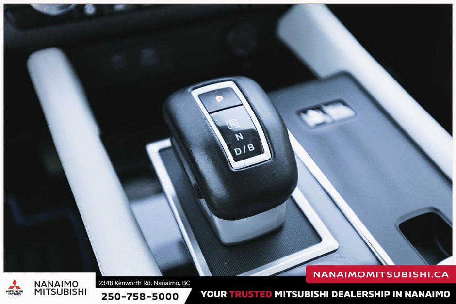 2023 Mitsubishi OUTLANDER PHEV SEL-13