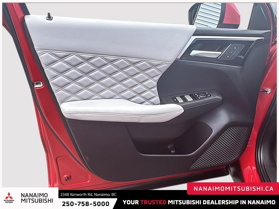 2023 Mitsubishi Outlander PHEV SEL-11