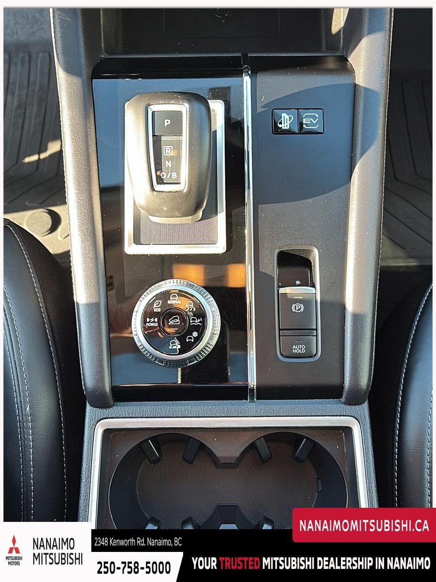 2024 Mitsubishi OUTLANDER PHEV LE-15