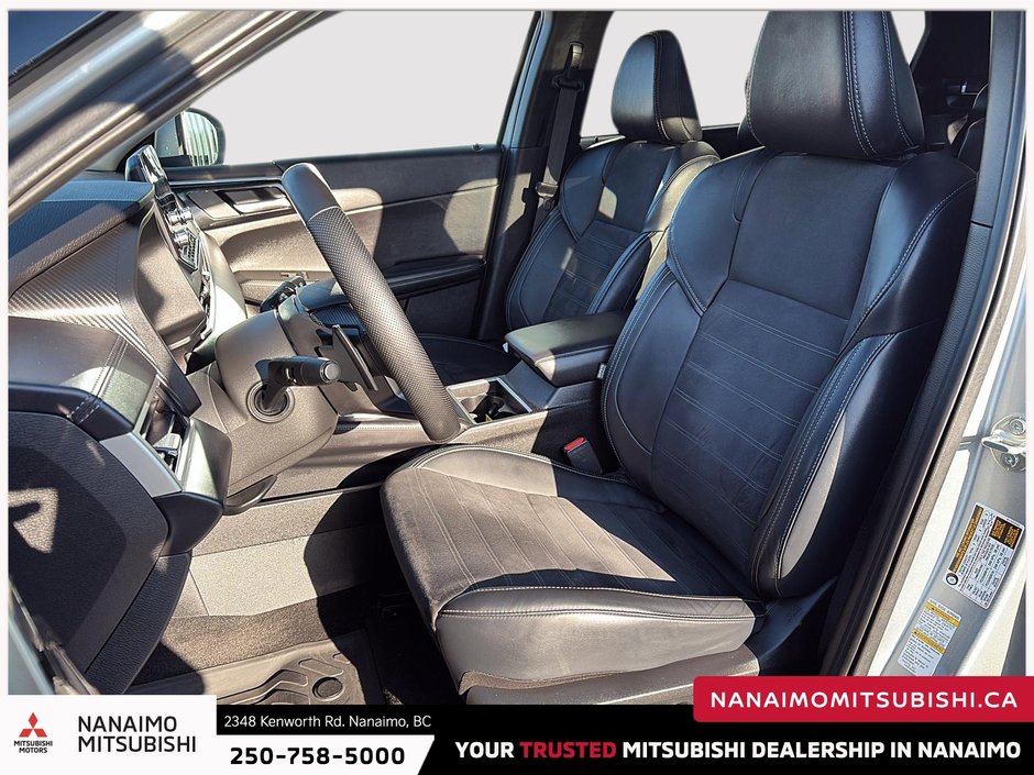 2024 Mitsubishi OUTLANDER PHEV LE-8