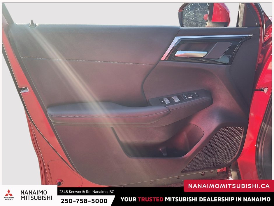 2024 Mitsubishi Outlander PHEV LE-10