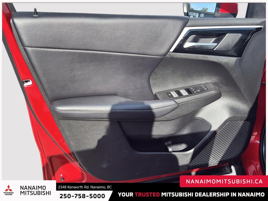 2024 Mitsubishi Outlander PHEV LE-11