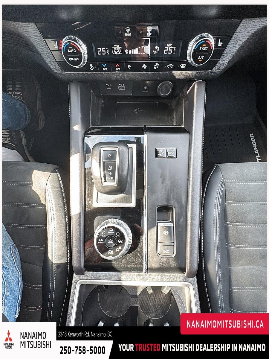 2024 Mitsubishi Outlander PHEV LE-18