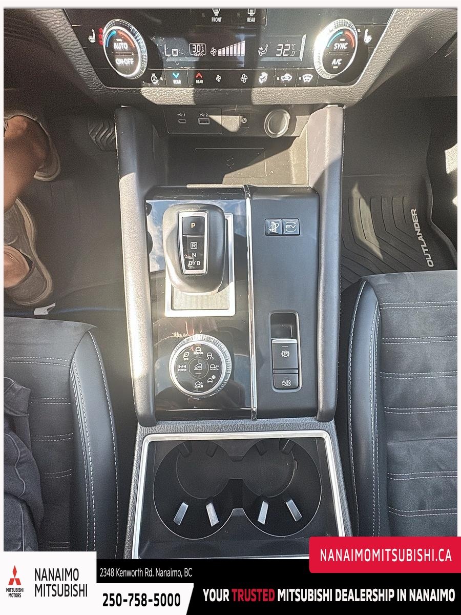 2024 Mitsubishi Outlander PHEV LE-18