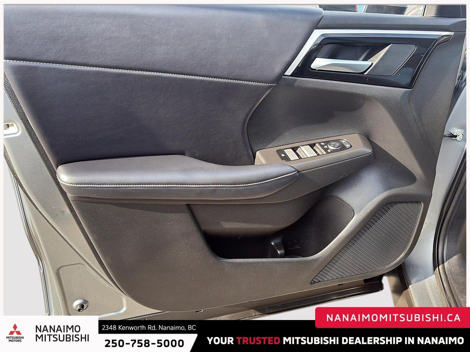 2024 Mitsubishi Outlander PHEV LE-11