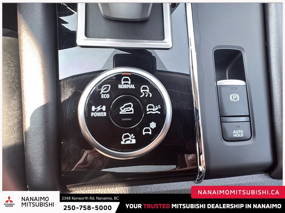2024 Mitsubishi Outlander PHEV LE-18