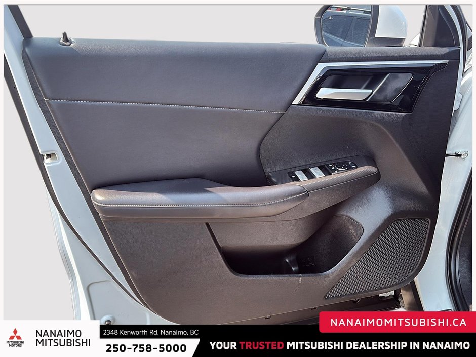 2024 Mitsubishi Outlander PHEV LE-10