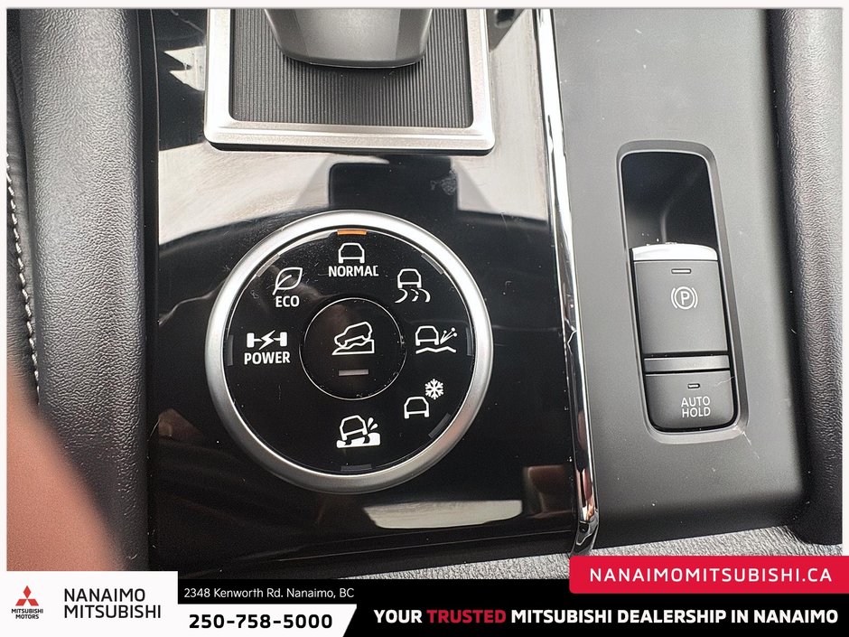 2024 Mitsubishi Outlander PHEV LE-19