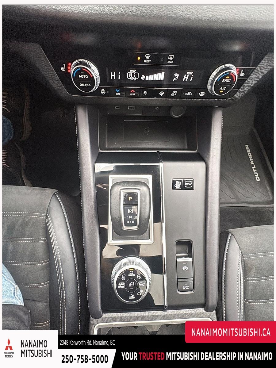 2024 Mitsubishi Outlander PHEV LE-18