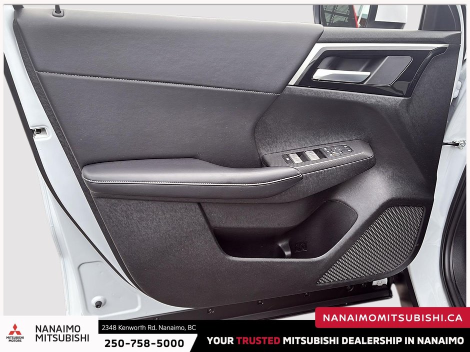 2025 Mitsubishi Outlander PHEV LE-10