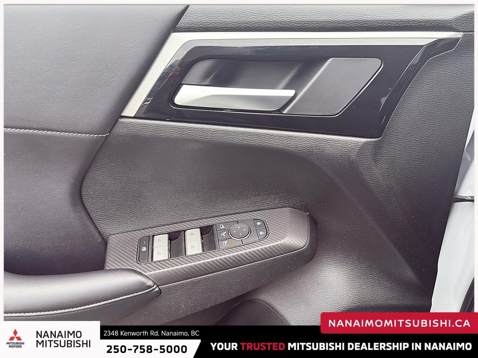 2025 Mitsubishi Outlander PHEV LE-11