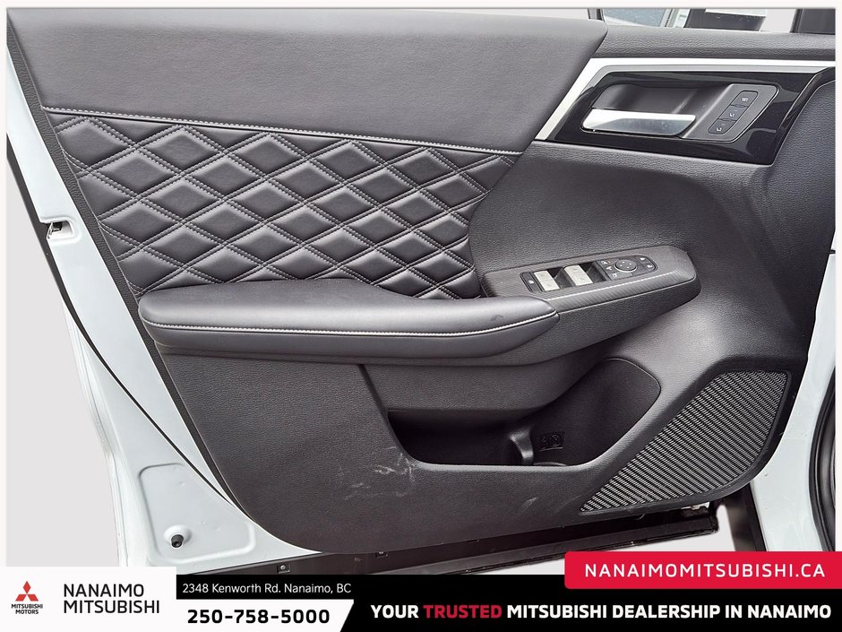 2025 Mitsubishi Outlander PHEV SEL-11