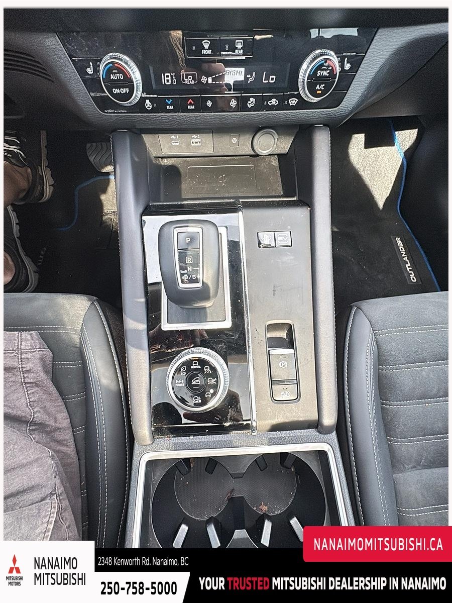 2025 Mitsubishi Outlander PHEV LE-17