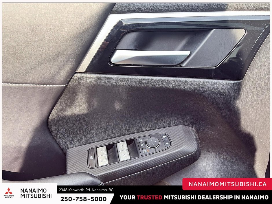 2025 Mitsubishi Outlander PHEV LE-11