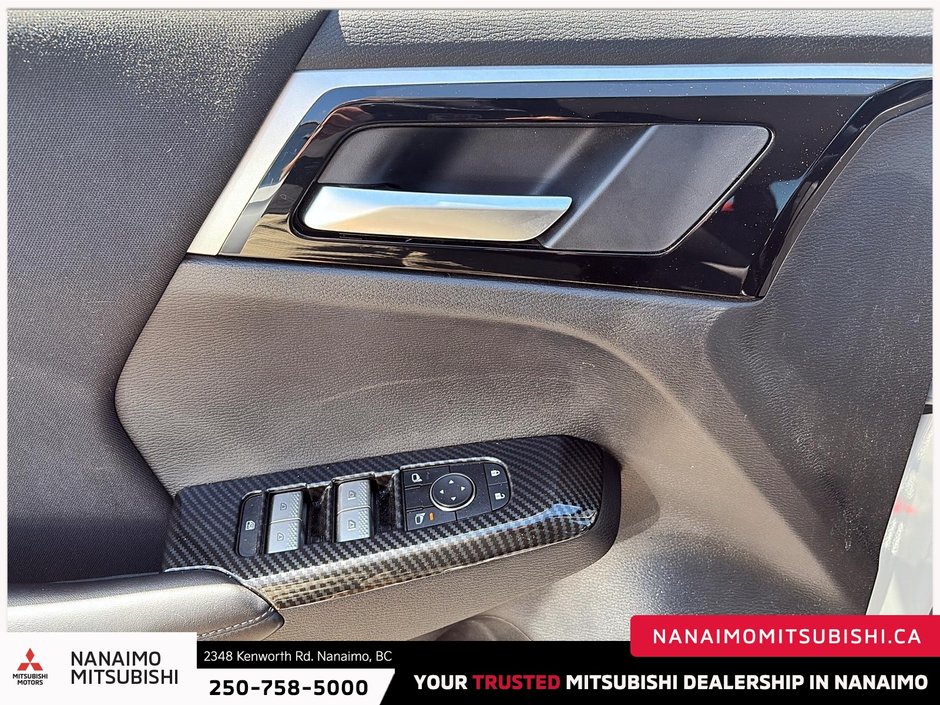 2025 Mitsubishi Outlander PHEV ES-11