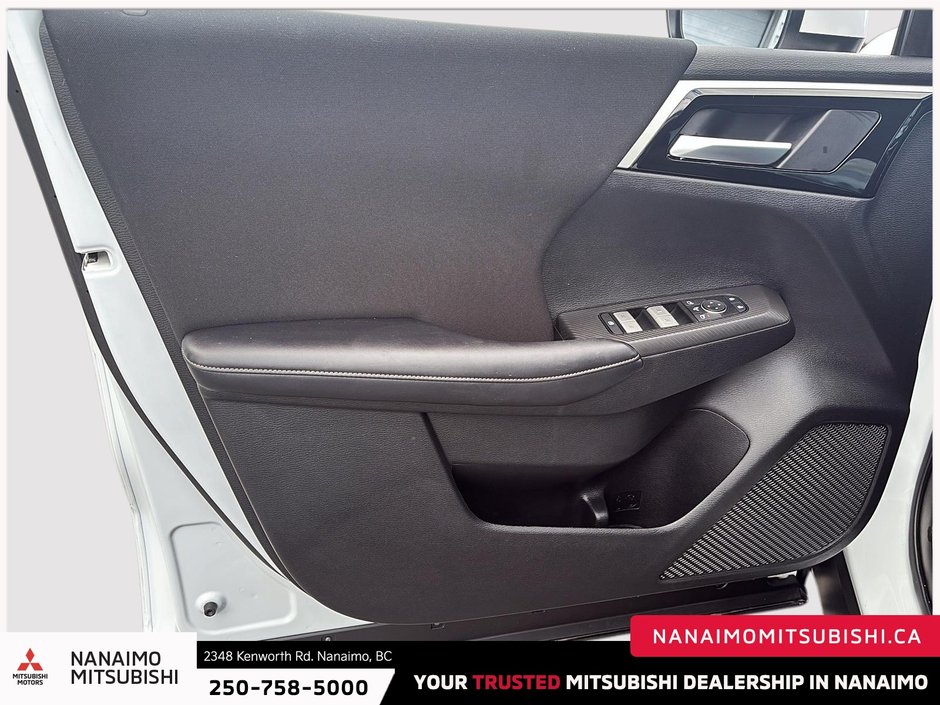 2025 Mitsubishi Outlander PHEV SE-10