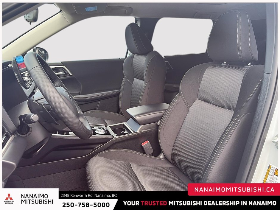2025 Mitsubishi Outlander PHEV SE-8
