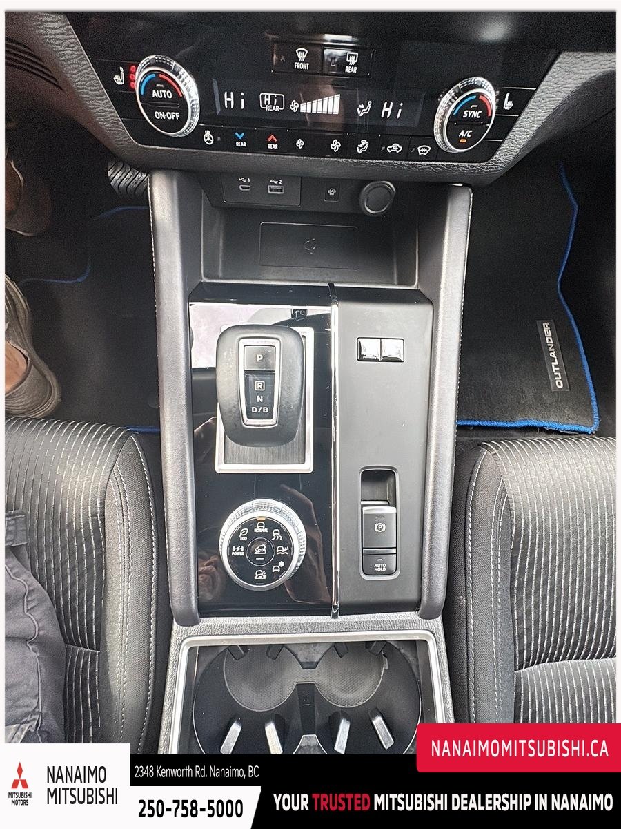 2025 Mitsubishi Outlander PHEV SE-17