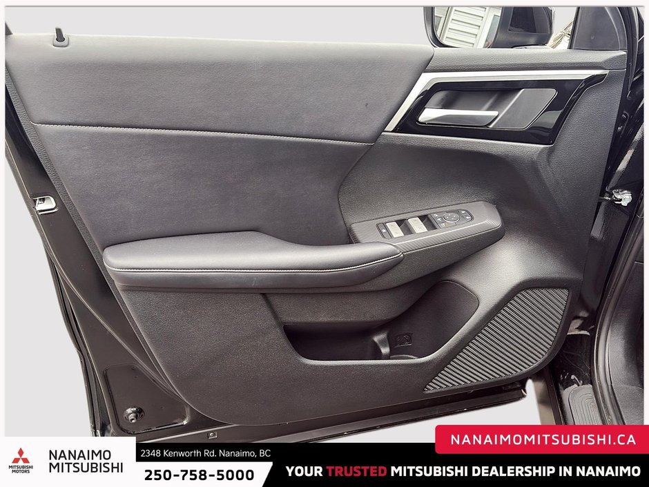 2025 Mitsubishi Outlander PHEV LE-10