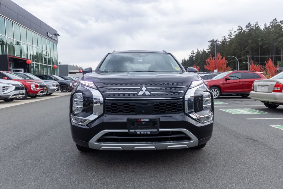 2024 Mitsubishi Outlander Plug-In Hybrid LE-8