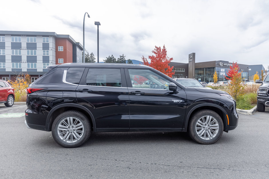 2024 Mitsubishi Outlander Plug-In Hybrid LE-6